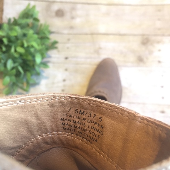 Lucky Brand 🍀 Leather Ankle Booties taupe zip 7.5 - Picture 9 of 13